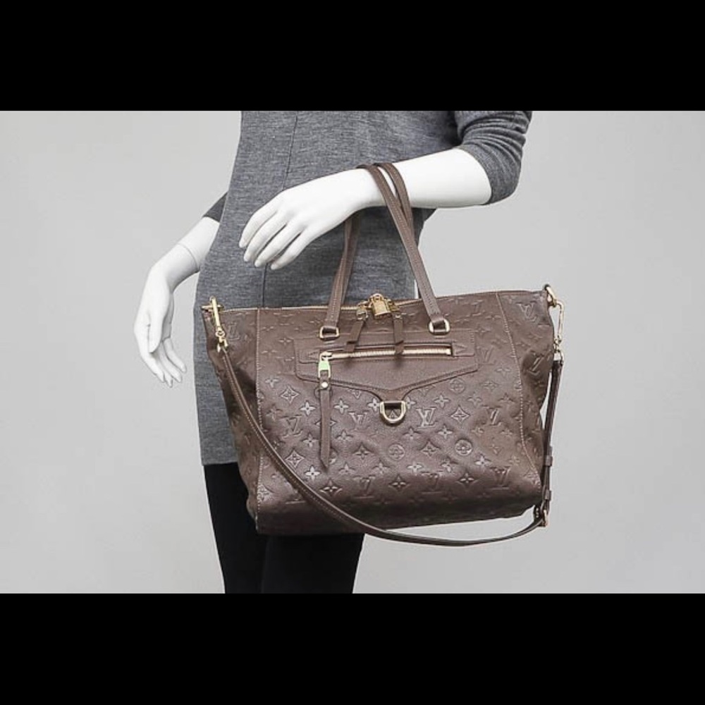 Louis Vuitton Lumineuse Empreinte HandBag.